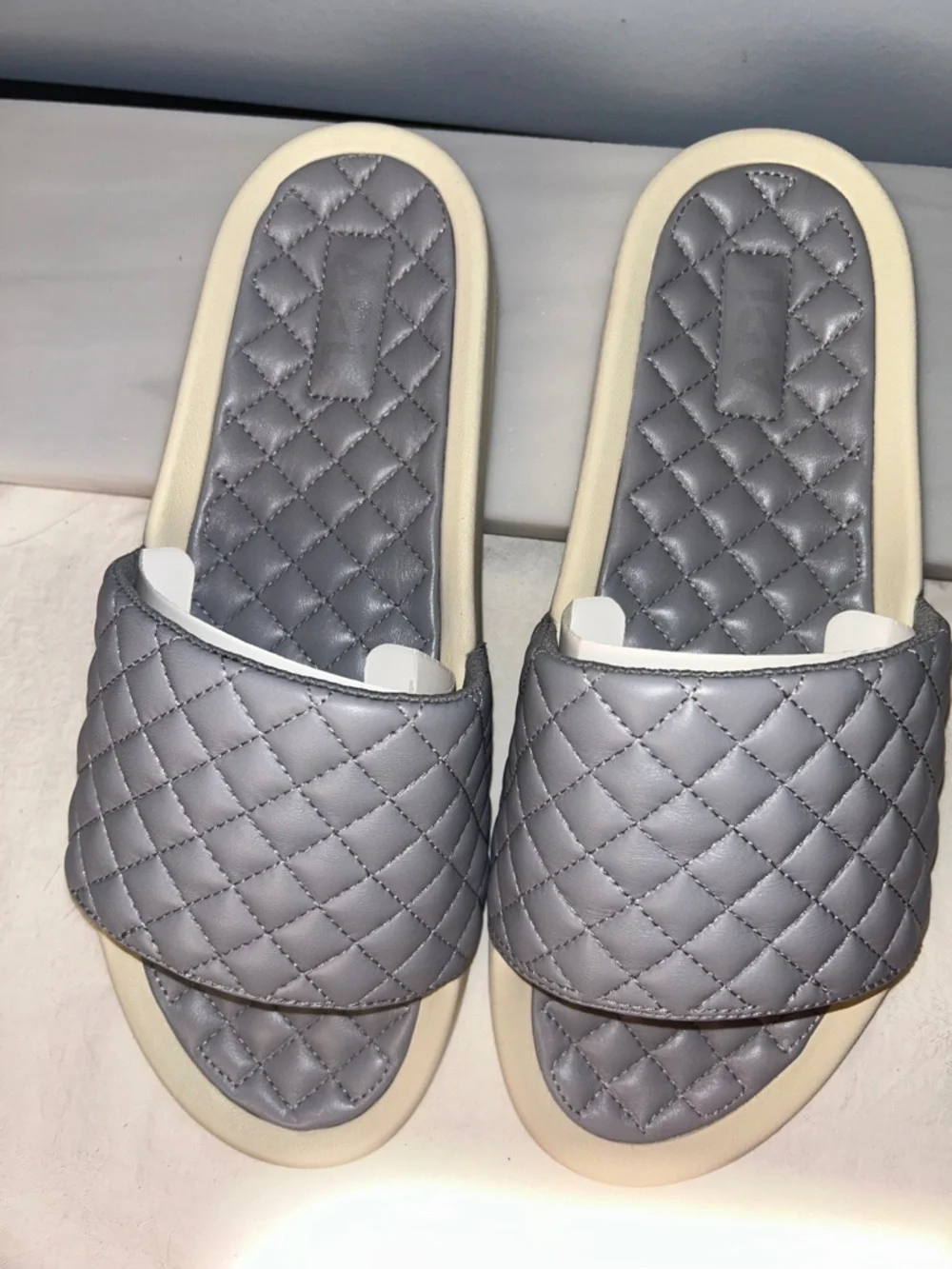 APL Lusso Slide in Cement/Pristine or Grey Mens size 10 New In Box Athleisure